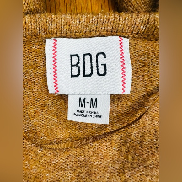 BDG Urban Outfitters Deep V Cropped Sweater Size M - Picture 9 of 11